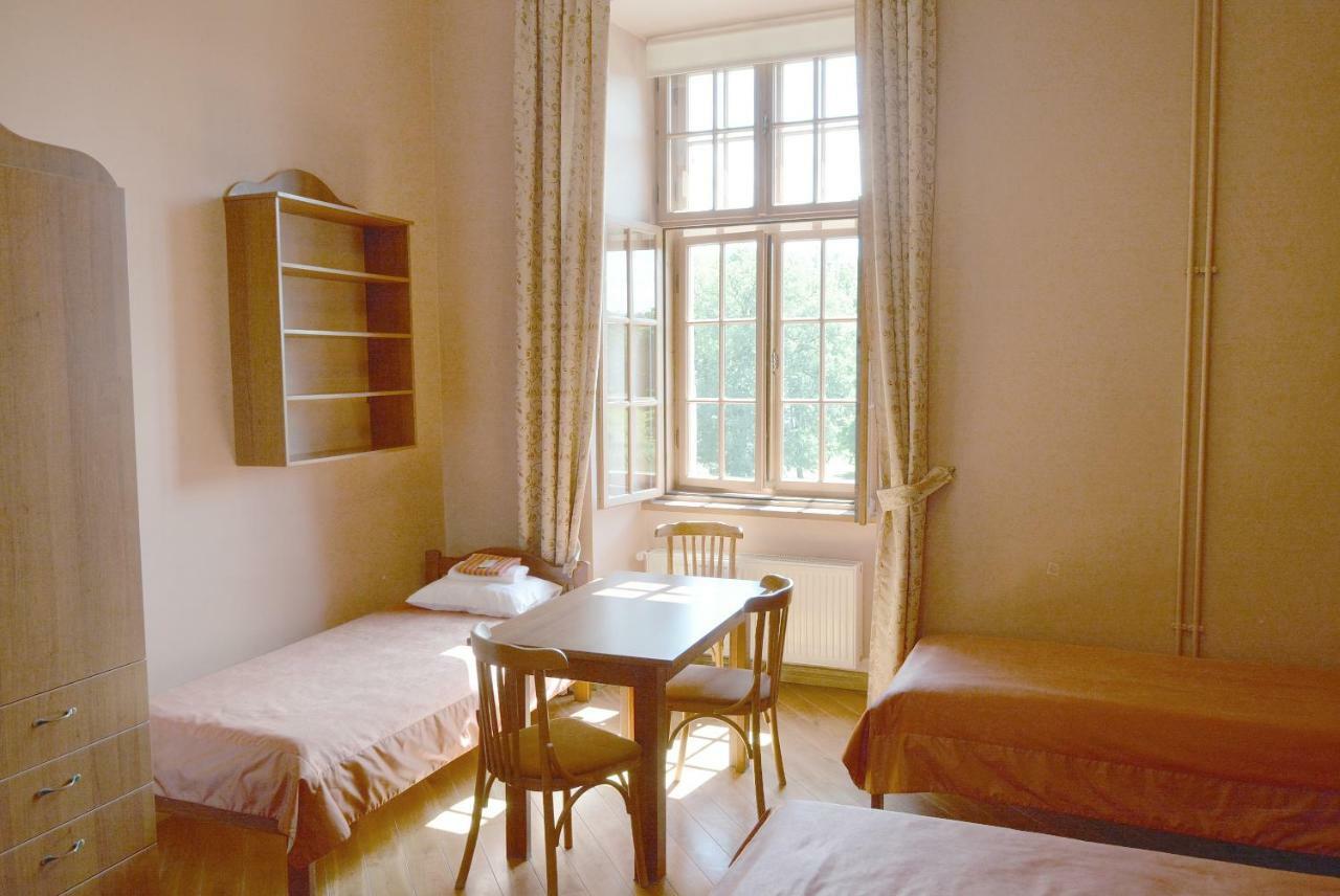 Dundagas Pils Hostel Bagian luar foto